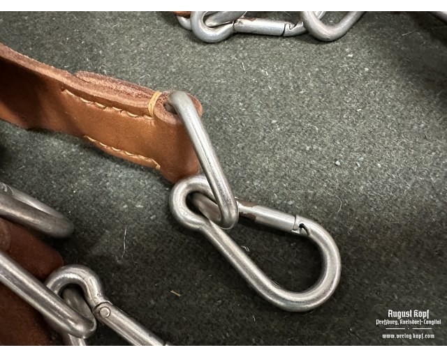 Straps for carrying MG lafette