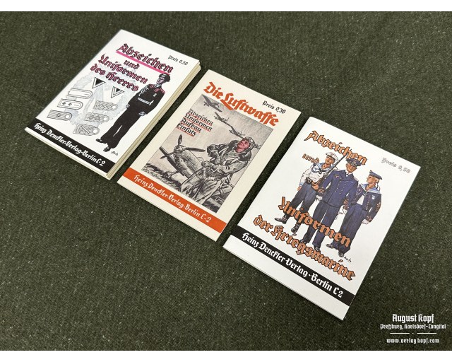 Set of 3 army uniforms/badges booklets