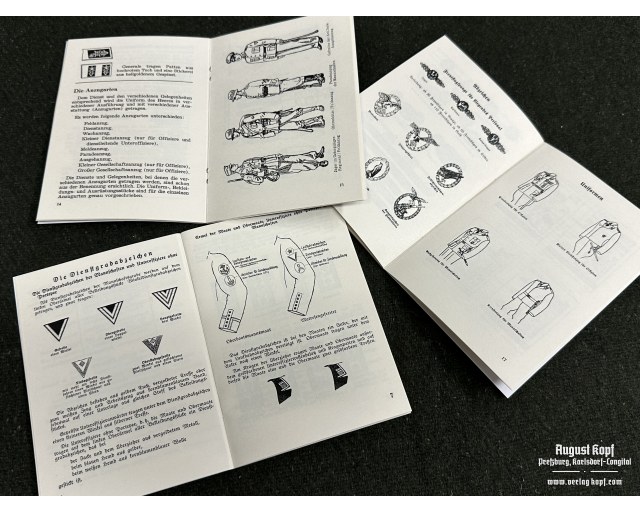 Set of 3 army uniforms/badges booklets
