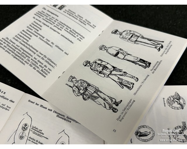 Set of 3 army uniforms/badges booklets