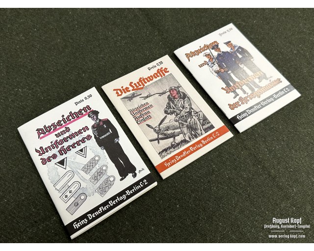 Set of 3 army uniforms/badges booklets