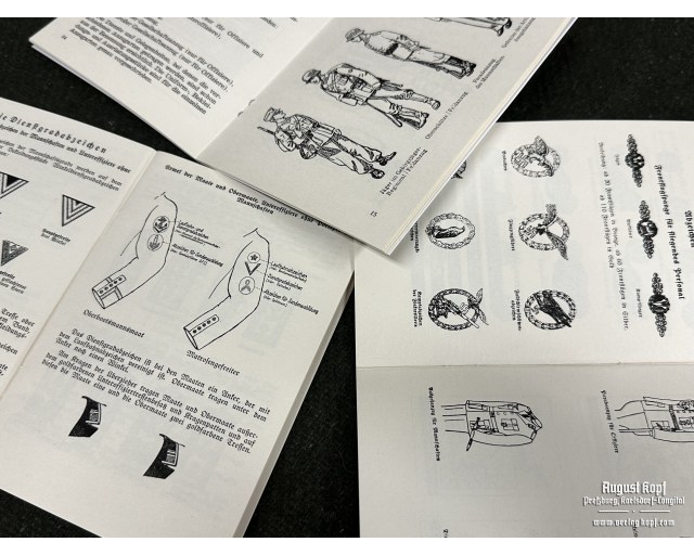 Set of 3 army uniforms/badges booklets