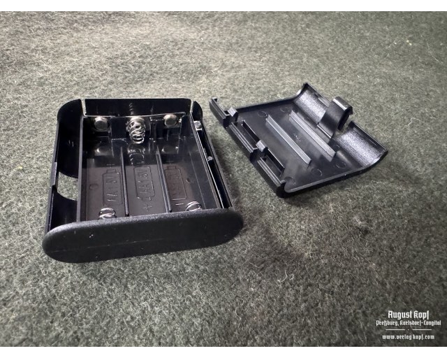 Battery holder 4,5V + label