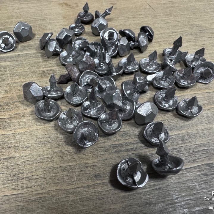 Military Hobnails - 6side smaller 100pcs with a spike